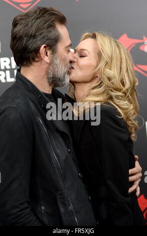 New York, NY, STATI UNITI D'AMERICA. 20 Mar, 2016. Jeffrey Dean Morgan, Hilarie Burton presso gli arrivi per BATMAN V. SUPERMAN: ALBA DI GIUSTIZIA Premiere, Radio City Music Hall di New York, NY, 20 marzo 2016. Credito: Kristin Callahan/Everett raccolta/Alamy Live News Foto Stock