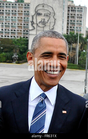 L'Avana, Cuba. Xxi Mar, 2016. Stati Uniti Il presidente Barack Obama reagisce dopo aver reso omaggio a Jose Marti presso la Piazza della Rivoluzione a l Avana, capitale di Cuba, Marzo 21, 2016. Barack Obama il lunedì ha reso omaggio ai cubani eroe nazionale Jose Marti prima di un incontro con il Presidente cubano Raul Castro a l'Avana. Credito: Str/Xinhua/Alamy Live News Foto Stock