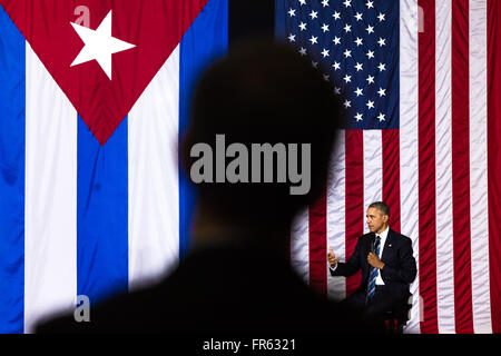 L'Avana, Cuba. Xxi Mar, 2016. Stati Uniti Il presidente Barack Obama gesti al Cuba-STATI UNITI business forum di Havana, capitale di Cuba, Marzo 21, 2016. Barack Obama è arrivato qui Domenica pomeriggio per una visita di tre giorni. Credito: Liu Bin/Xinhua/Alamy Live News Foto Stock