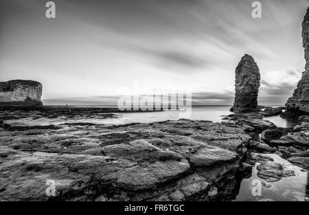 Chalk pila a Flamborough Beach, East Yorkshire. Foto Stock