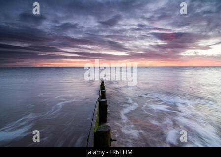 Sunrise a Hornsea beach, East Yorkshire. Foto Stock