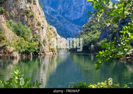 Repubblica di Macedonia, Saraj, il lago e il canyon di Matka, alimentato dal fiume Treska Foto Stock