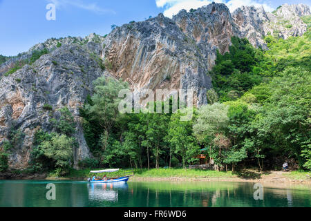 Repubblica di Macedonia, Saraj, il lago e il canyon di Matka, alimentato dal fiume Treska Foto Stock