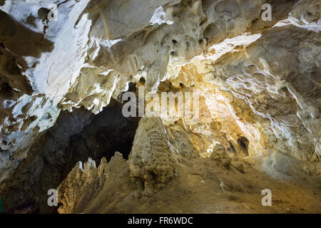 Repubblica di Macedonia, Saraj, il lago e canyonof Matka, grotta Brelo Foto Stock