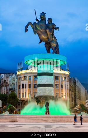 Repubblica di Macedonia Skopje, downtown, Macedonia Square, la statua di Alessandro il Grande Foto Stock