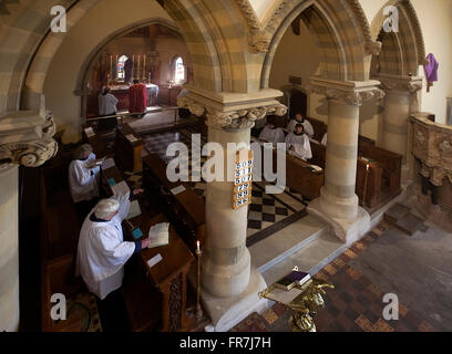 Coro nel presbiterio della chiesa di Santa Maria, Hay on Wye Foto Stock