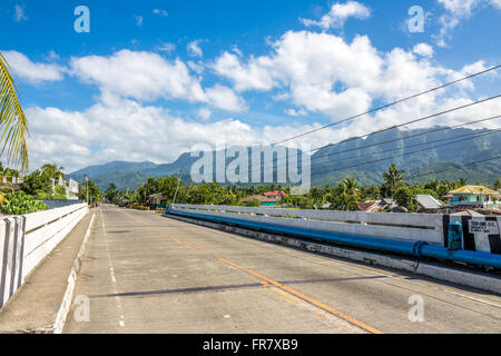 Filippine Leyte Baybay ponte sopra il fiume Duncaan Adrian Baker Foto Stock