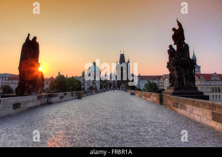 Il Ponte Carlo al tramonto, Praga, Repubblica Ceca Foto Stock