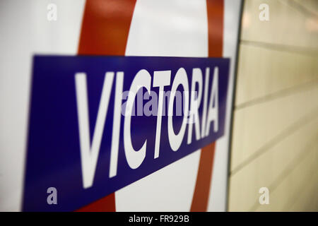 La stazione della metropolitana di Victoria a Londra, Inghilterra Foto Stock