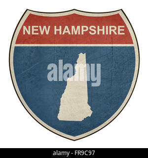 New Hampshire American Interstate Highway road scudo isolato su uno sfondo bianco. Foto Stock