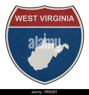 West Virginia American Interstate Highway road scudo isolato su uno sfondo bianco. Foto Stock