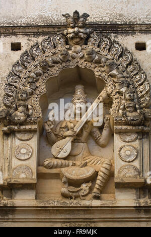 Asia, India, Karnataka, Sravanabelagola, Akkana Basadi, scultura in pietra Foto Stock