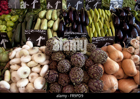 La verdura al mercato di stallo libero di Naschmarkt di Vienna - Austria Foto Stock