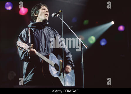 Super animali pelosi effettuando al Glastonbury festival1999, Somerset, Inghilterra, Regno Unito. Foto Stock