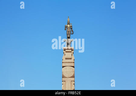 ALMATY, KAZAKHSTAN - Ottobre 2015: Monumento di indipendenza del Kazakhstan ad Almaty in Piazza della Repubblica, nel mese di ottobre, 2015. Foto Stock