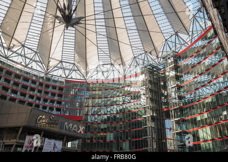 All'interno del Sony Centre di Berlino Foto Stock