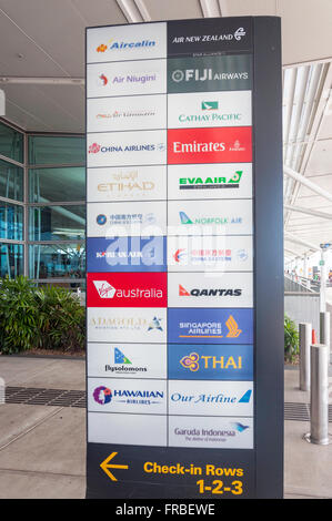 Compagnia aerea check-in segno in ingresso al terminale di partenza, l'Aeroporto Internazionale di Brisbane, Brisbane, Queensland, Australia Foto Stock