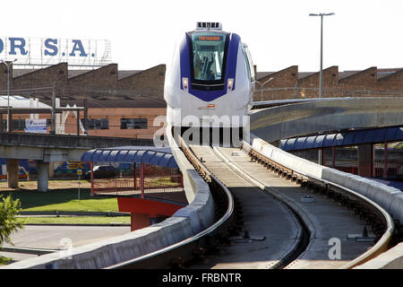 Airtrain - Aeroporto ferrovia collega la metro per il Terminal 1 al Salgado Filho International Airport Foto Stock