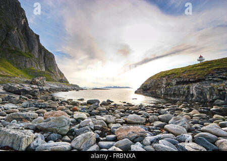 Børra faro sulla Andøya, un'isola appartenente all'arcipelago Vesterålen nella Norvegia del nord. Foto Stock