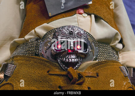 Vicino a pegno cintura con cranio Foto Stock