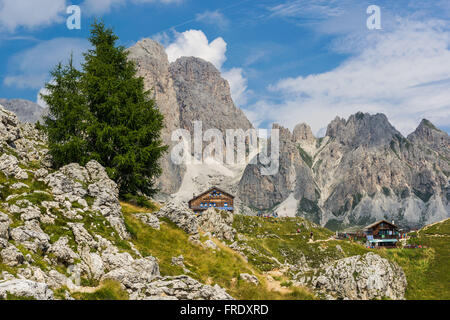 Panorama del gruppo del Catinaccio nelle Dolomiti Foto Stock