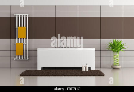 Marrone e beige Minimalista bagno con vasca da bagno e radiatore verticale - il rendering 3D Foto Stock