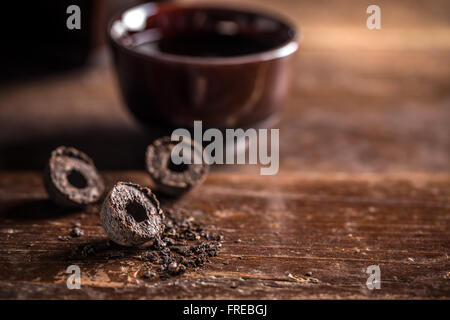 Premuto nero Pu-erh tè con spazio per il testo Foto Stock