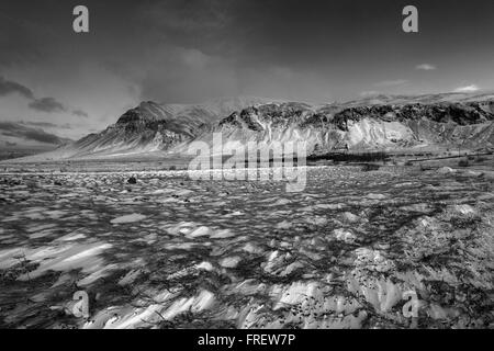 Inverno tramonto sull'Esja montagna South Western Islanda, l'Europa. Foto Stock