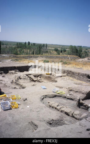 Neolitico antico sito di Catalhoyuk sotto lo scavo sul Konya pianura, Anatolia centrale, Turchia Foto Stock