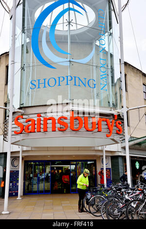 Clifton Down Shopping Centre in Bristol con un Sainsbury's supermercato Foto Stock