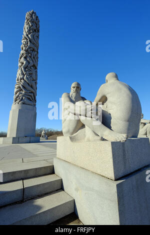 Il pezzo noto come il monolito del Parco delle Sculture di Vigeland nel Parco Frogner, Oslo, Norvegia Foto Stock