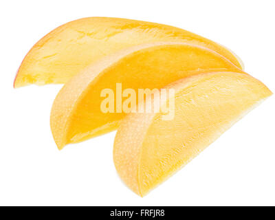 Fette di mango. Isolato su uno sfondo bianco. Foto Stock