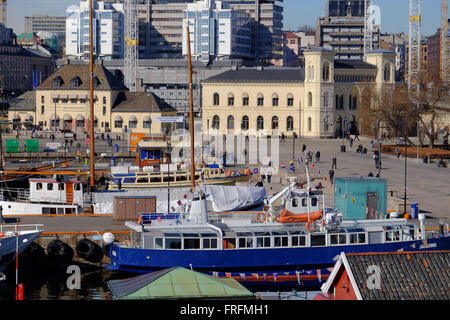 Il porto e il Premio Nobel per la Pace nel centro di Oslo Norvegia Foto Stock