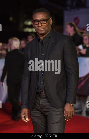 Londra, Regno Unito. Il 22 marzo 2016. L'attore David Harewood. Warner Bros Foto presenta la premiere europeo di Batman v Superman, alba di giustizia. Il film diretto da Zack Snyder, stelle Ben Affleck come Batman/Bruce Wayne e Henry Cavill come Superman/Clark Kent in caratteri' prima sul grande schermo l'associazione. Il filmato si apre nei cinema il 25 marzo 2016. Credito: Immagini vibranti/Alamy Live News Foto Stock