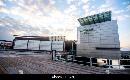 Gijon, Spagna. Xxii marzo, 2016. Al di fuori dell'Acquario di Gijon Giornata mondiale dell'acqua su Marzo 22, 2016 a Gijon, Spagna. Credito: David Gato/Alamy Live News Foto Stock