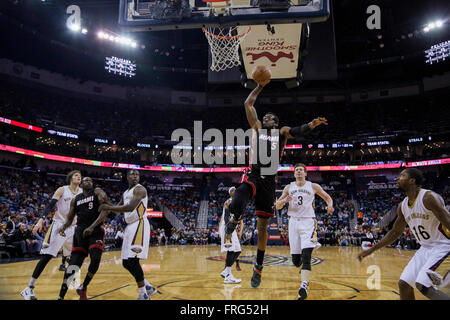 New Orleans, LA, Stati Uniti d'America. 22 Mar, 2016. Miami Heat avanti Amar"e Stoudemire (5) rigidi per il cestello di dunk la palla durante un'NBA Basketball gioco tra Miami Heat e il New Orleans pellicani al Smoothie King Center di New Orleans, LA. Stephen Lew/CSM/Alamy Live News Foto Stock