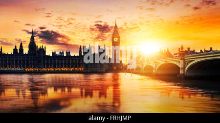 Il Big Ben e le case del parlamento al crepuscolo, London, Regno Unito Foto Stock