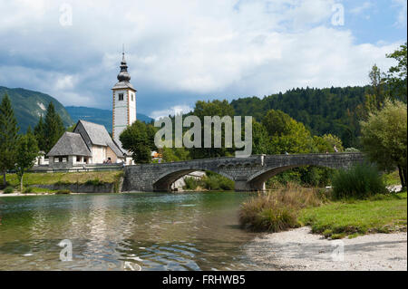 San Giovanni Battista la Chiesa in Ribčev Laz, il lago di Bohinj, Comune di Bohinj, Alta Carniola regione, Slovenia, Europa Foto Stock