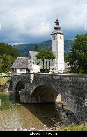 San Giovanni Battista la Chiesa in Ribčev Laz, il lago di Bohinj, Comune di Bohinj, Alta Carniola regione, Slovenia, Europa Foto Stock