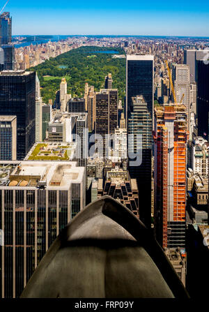 Il Central Park di New York City vista dal ponte di osservazione del Rockefeller Center di New York City, Stati Uniti d'America. Foto Stock