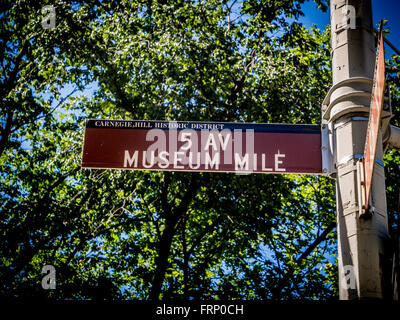 Quinta Avenue Museum Mile segno, New York, Stati Uniti d'America. Foto Stock