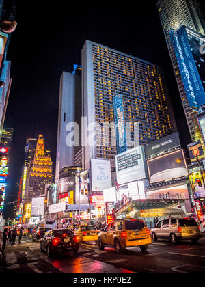 Times Square di notte, la città di New York, Stati Uniti d'America. Foto Stock