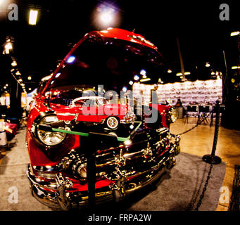 Mondo di Chicago di ruote Auto Show Illinois 1953 Chevrolet Bel Air Coupe 454 grande blocco rosso e il modello Foto Stock