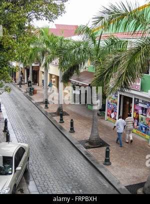 Philipsburg, St Maarten come turista shop per le offerte last minute prima di Natale. Foto Stock