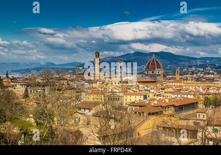 Vedute mozzafiato di edifici storici e chiese di Firenze, Toscana Foto Stock