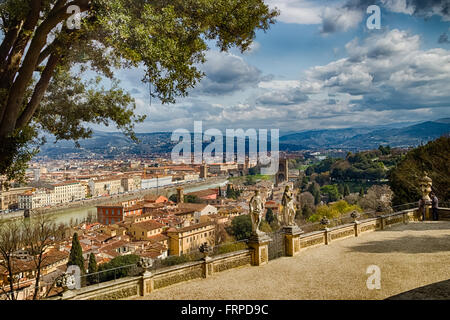 Viste mozzafiato dei magnifici edifici e i cattolici di chiese di Firenze, Toscana Foto Stock