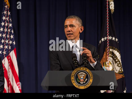 Buenos Aires, Argentina. 23 Mar, 2016. Ambasciatore americano a Noè Mamet ospita il Presidente Barack Obama a Buenos Aires, Argentina, il 23 marzo 2016 Credit: KELLY FAJACK/Alamy Live News Foto Stock