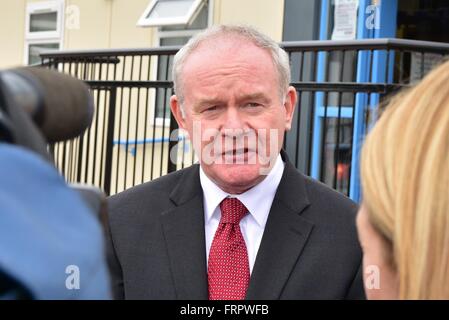 Cookstown, Regno Unito. 23 Mar, 2016. Sinn Féins Vice Primo Ministro Martin McGuinness a Phoenix primario integrato e scuola materna durante un'istruzione ufficiale annoucement finanziamento Credito: Mark inverno/Pacific Press/Alamy Live News Foto Stock