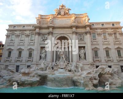 La celebre Fontana di Trevi die creato nel 1762 da Nicola Salvi in Roma fu restaurato nel novembre 2015 dall'impero della moda Fendi Foto Stock