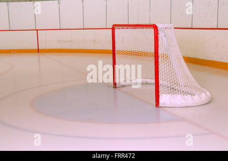 Un tipico di hockey o Ringette Arena Net nella piega della pista da hockey Foto Stock